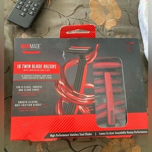 Red and Black 18 Twin Blade Razors